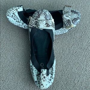 ALDO animal print bow gray grey ballet flats 7.5 slip on office party jeans